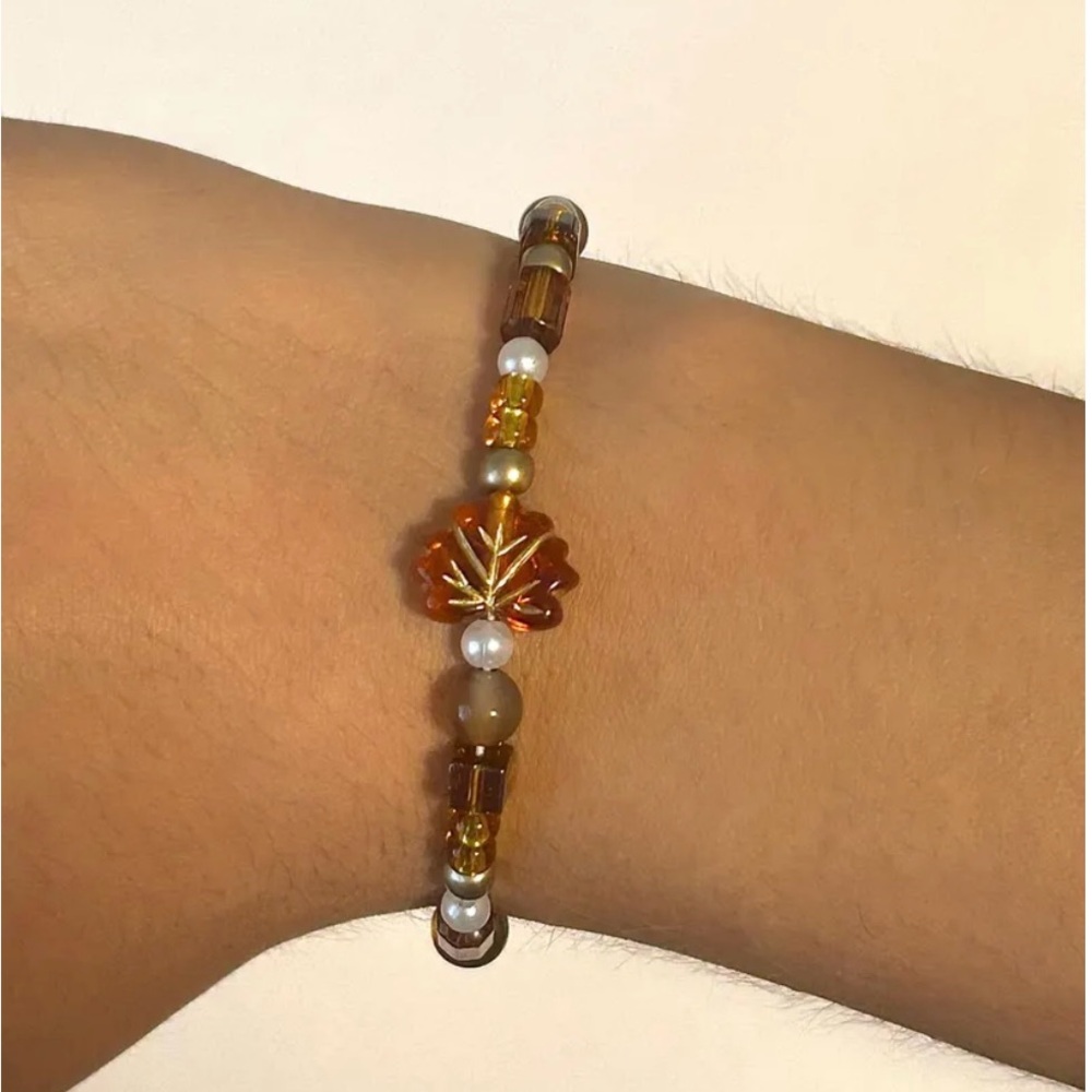 Handmade leaf bracelet - Picture 2 of 2
